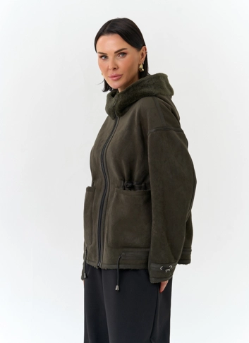 Женская дубленка из эко замши с капюшоном