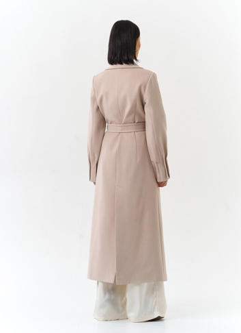 Женское светлое пальто с поясом