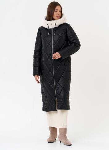 Женское пальто из эко кожи с капюшоном