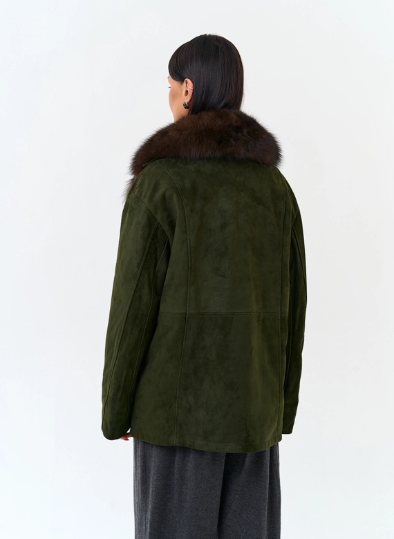 Женский пуховик из натуральной замши фото