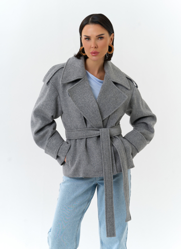 Женское укороченное пальто с английским воротником