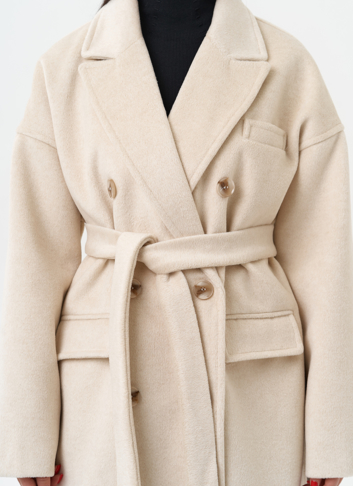 Женское укороченное пальто с поясом