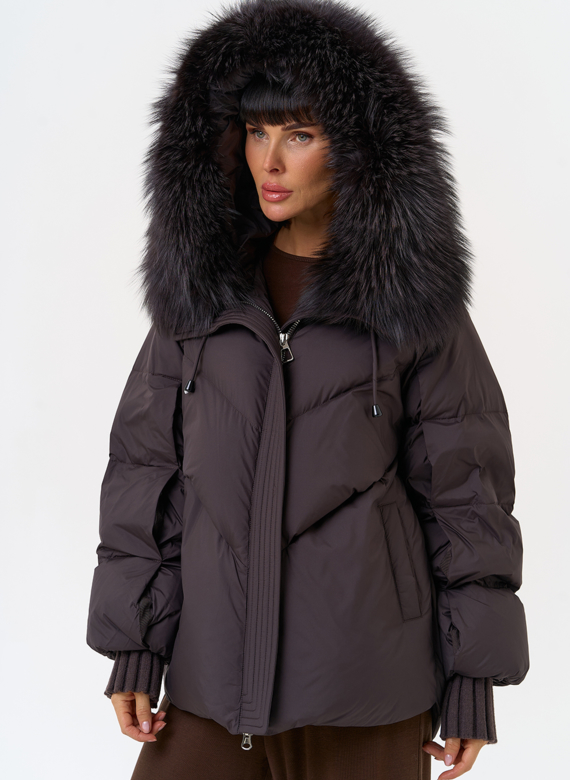Женский пуховик с капюшоном из меха чернобурки