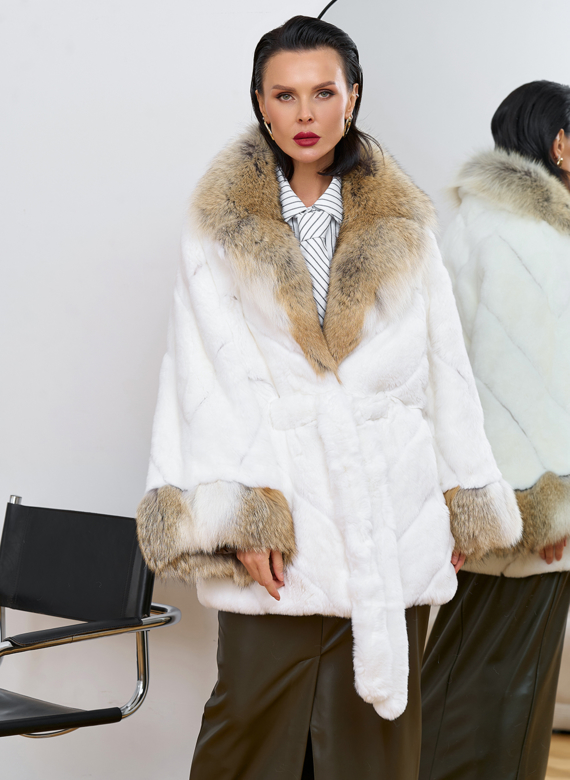 Шуба из кролика с отделкой из меха койота