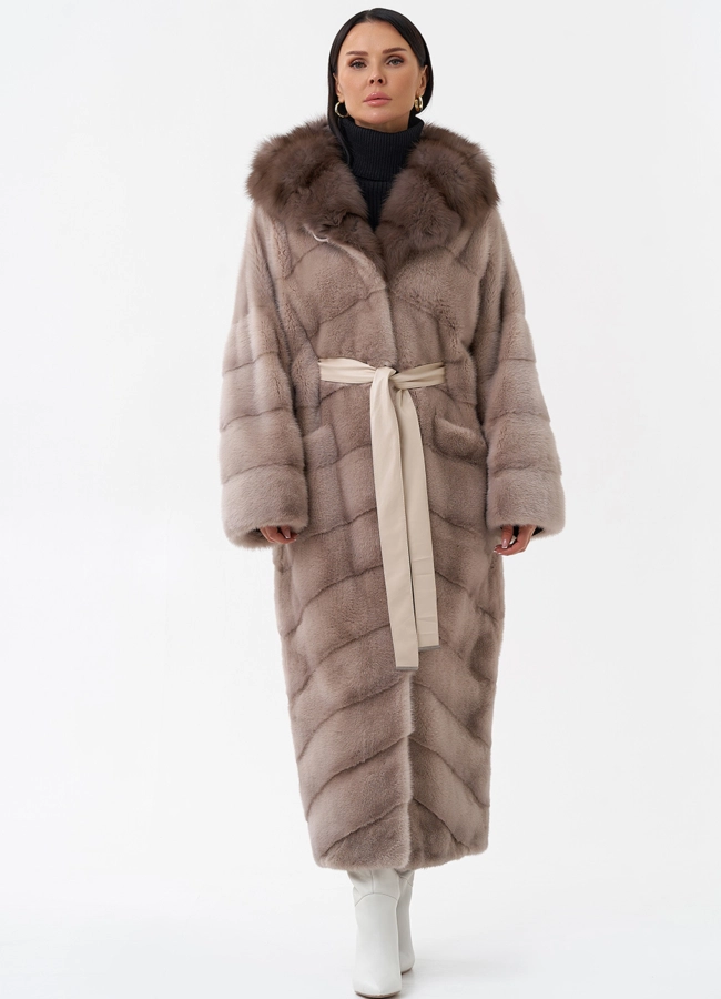 Длинная шуба из норки с капюшоном из меха куницы модель № 28128 меха малина