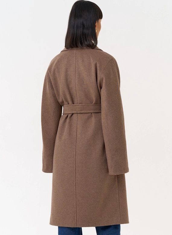 Женское двубортное пальто с поясом 