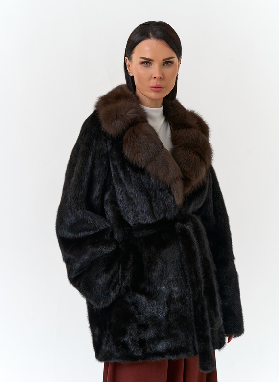 Шуба из меха норки с воротником из меха куницы