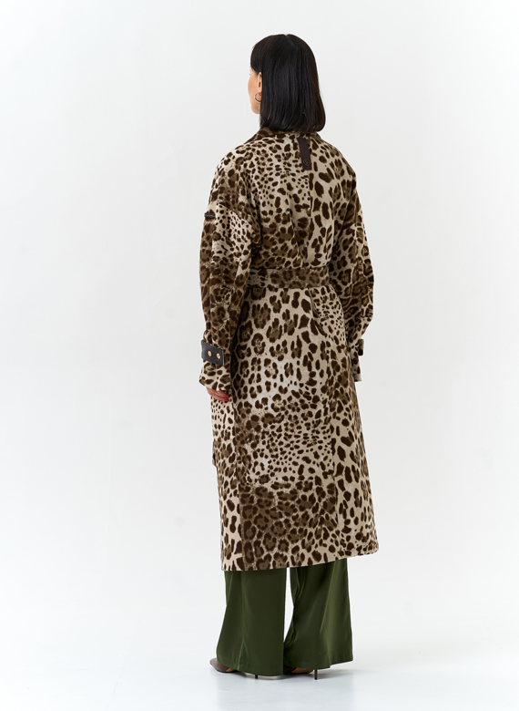 Женское пальто с анималистическим принтом
