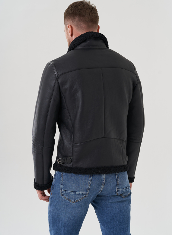 Мужская дубленка черного цвета 