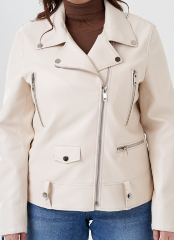Светлая куртка косуха из эко кожи