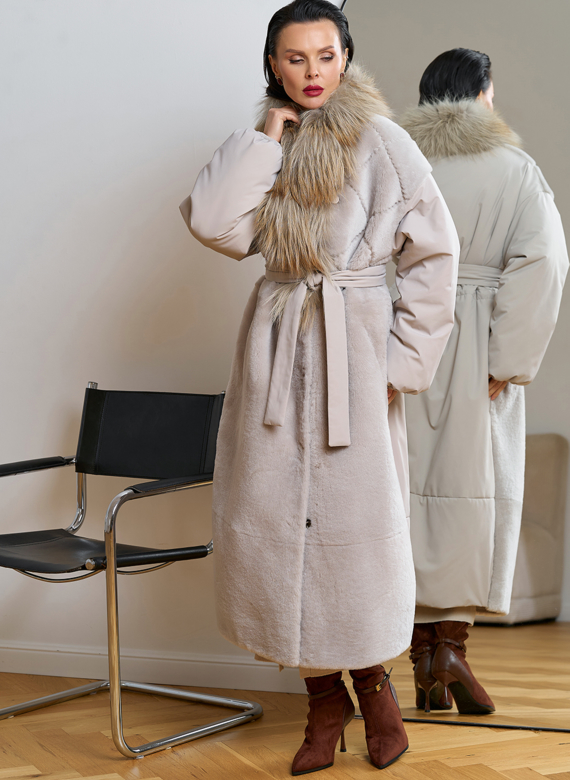 Комбинированное женское зимнее пальто с воротником из меха лисы