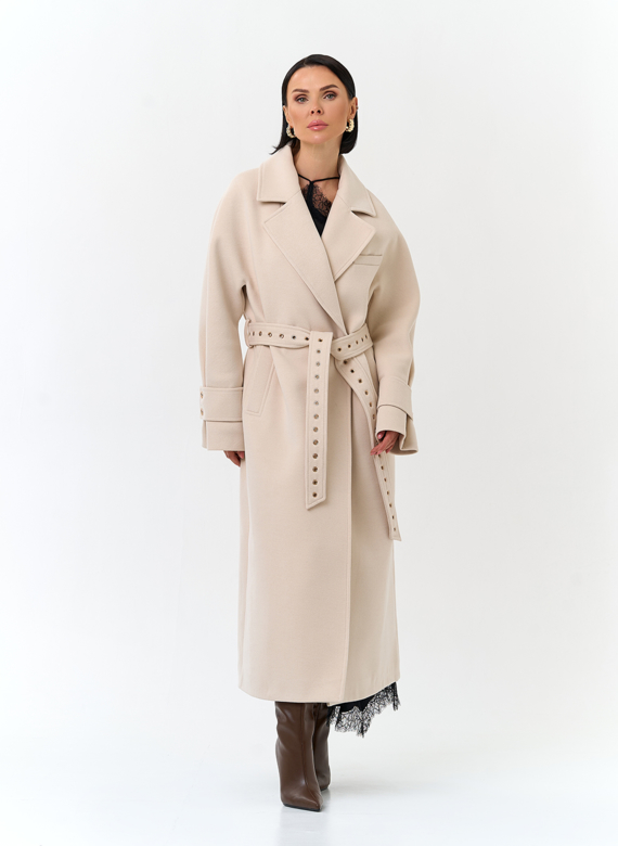 Женское пальто с акцентным поясом