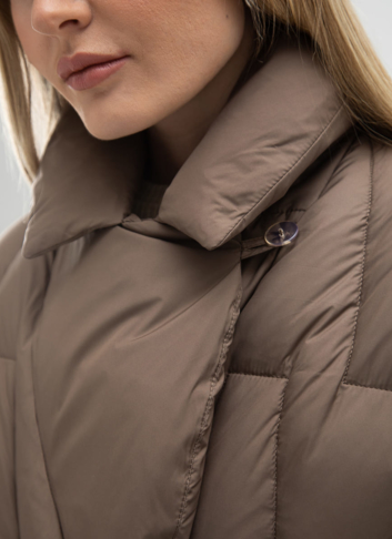 Женский пуховик с английским воротником