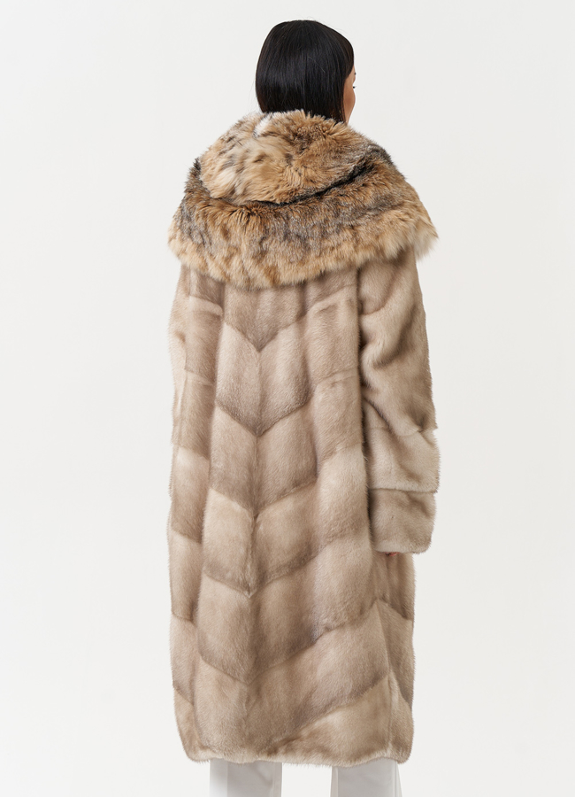 фото Женская шуба из меха норки с капюшоном из меха рыси модель № 31168