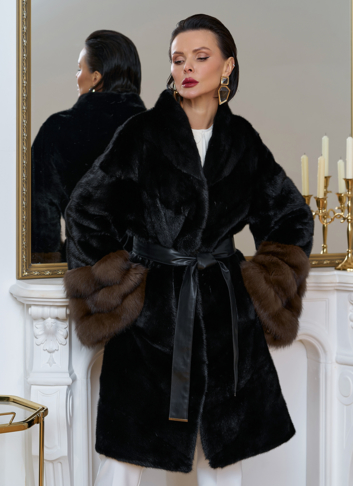 Норковая шуба с манжетами из меха куницы