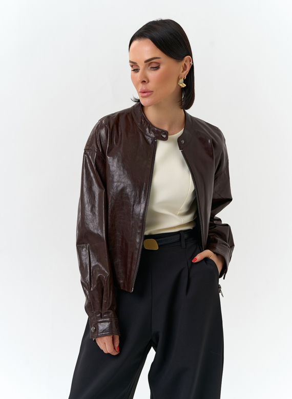 Женская короткая куртка из натуральной кожи