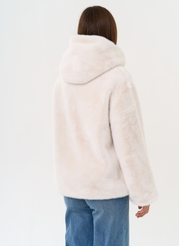 Женская куртка из эко меха с капюшоном