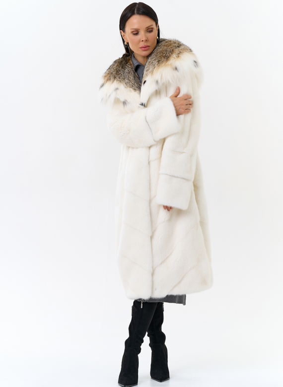 Белая шуба из норки с рысью