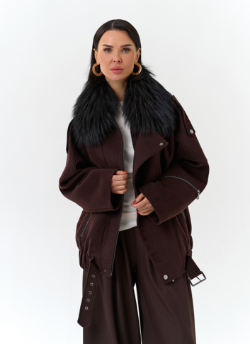 Женское укороченное пальто с отделкой из меха лисы