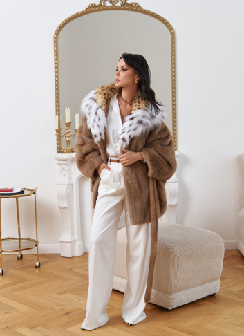 Женская шуба из меха норки с капюшоном 