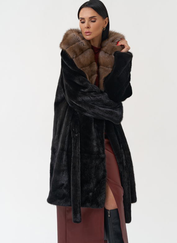 Норковая шуба с капюшоном из меха куницы