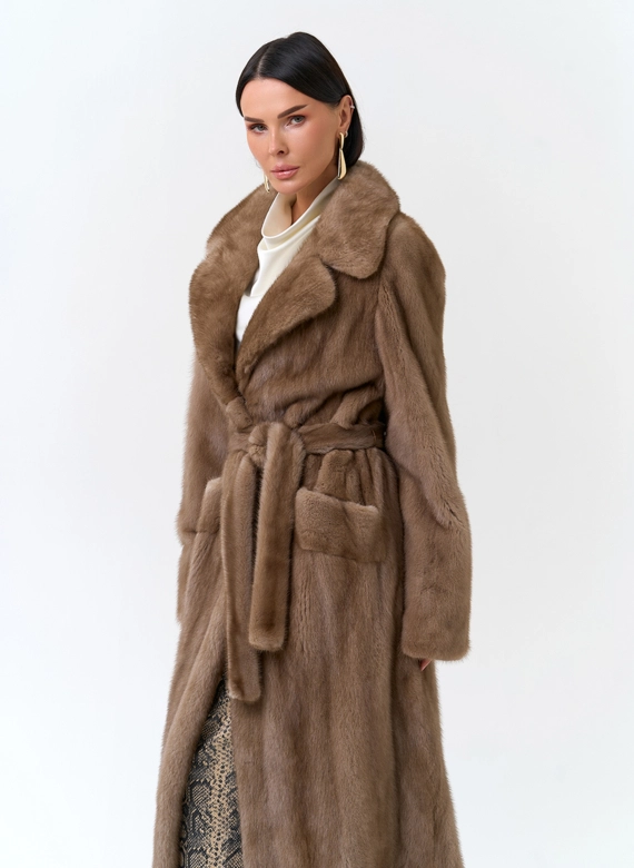Женская шуба из меха норки с английским воротником