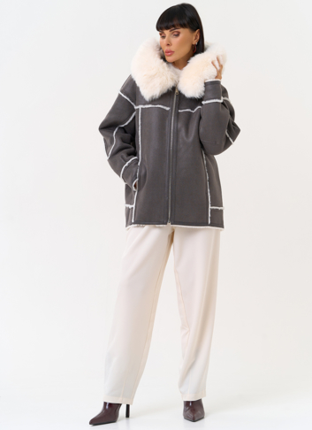 Женская дубленка из эко замши с капюшоном из эко меха