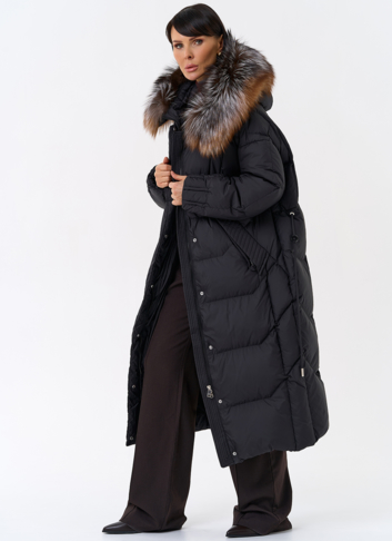 Женский пуховик с отделкой из меха блюфрост