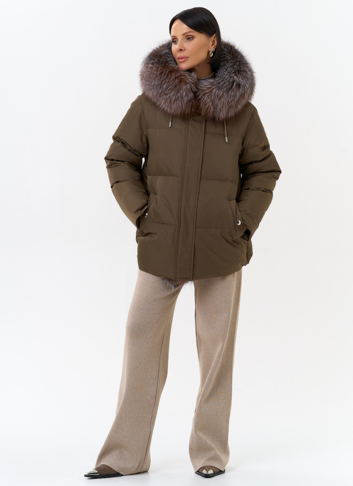 Женский пуховик с отделкой из меха блюфрост