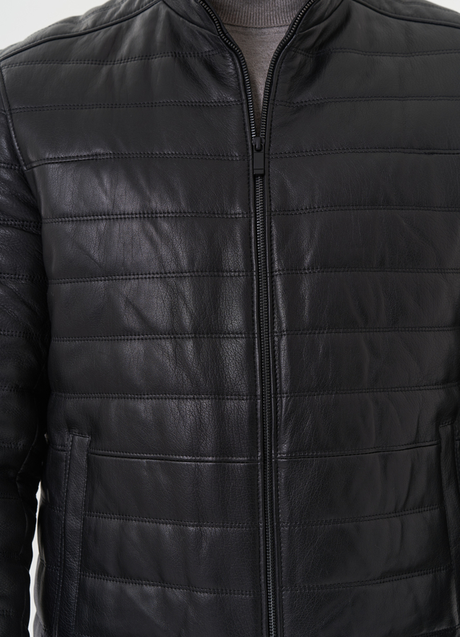Мужская куртка из натуральной кожи черного цвета модель № 24368 в рассрочку