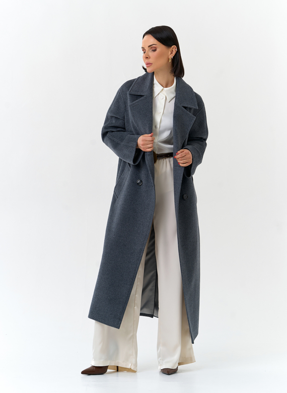 Женское пальто с английским воротником