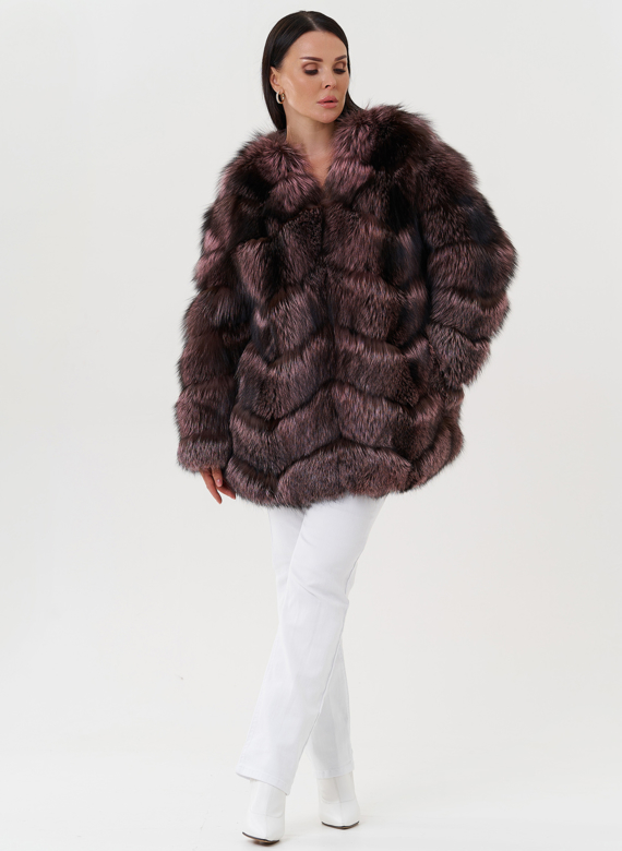 Женская шуба из меха чернобурки розового цвета