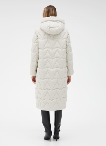 Женский светлый пуховик