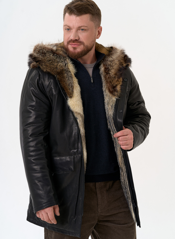 Мужская куртка с капюшоном на мехе из волка