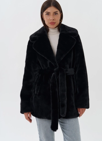 Куртка из эко меха с капюшоном