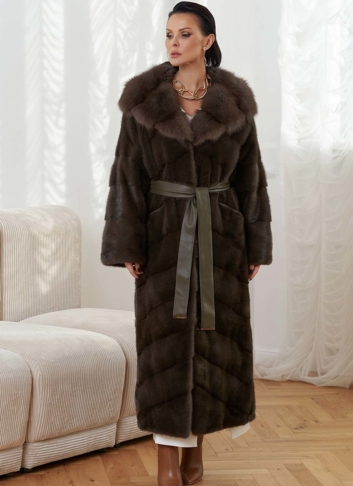 Норковая шуба с отделкой из меха куницы