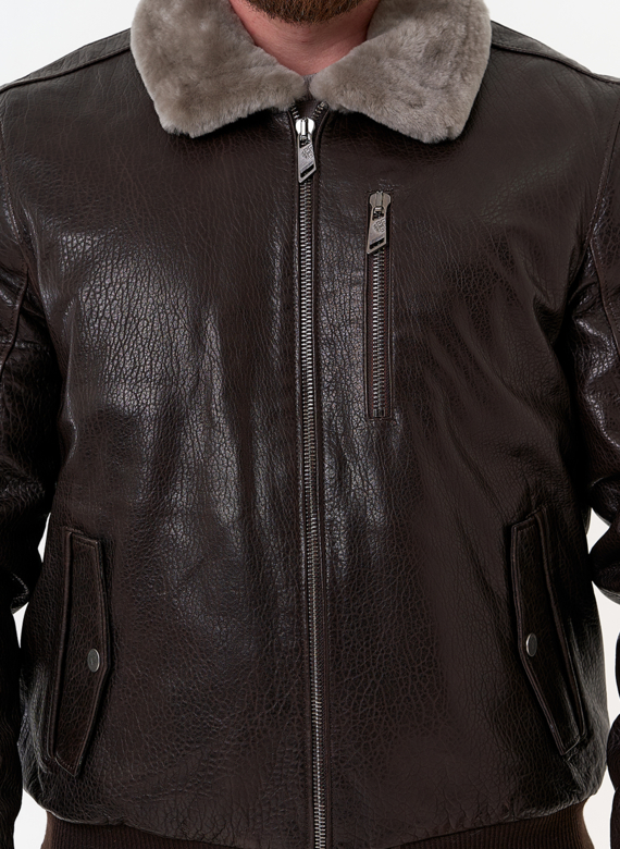 Мужская дубленка коричневого цвета