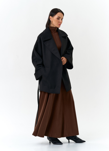 Женское укороченное пальто черного цвета