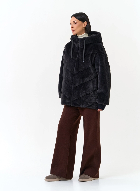 Куртка из эко меха с капюшоном фото