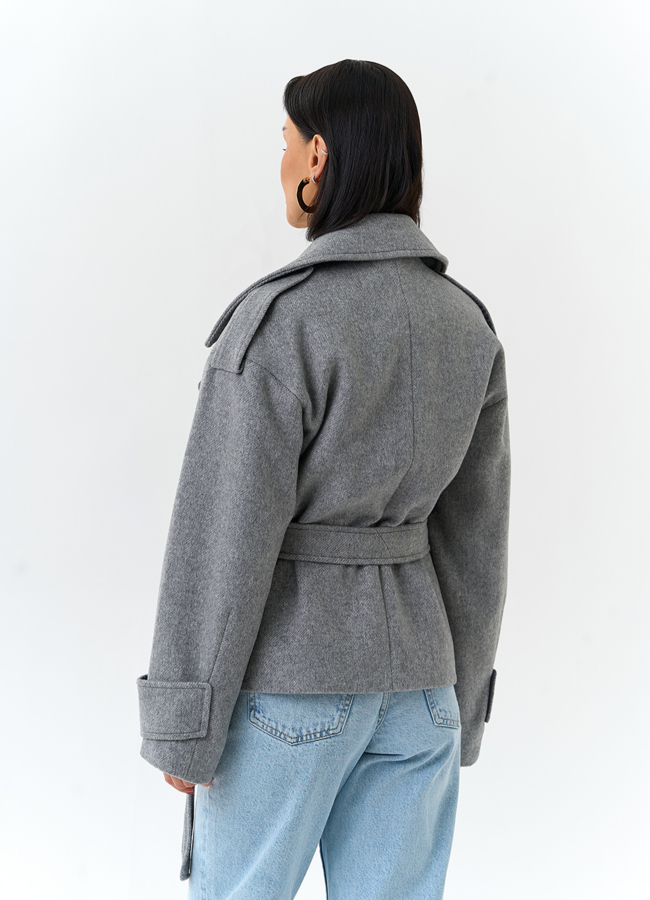 фото Женское укороченное пальто с английским воротником модель № 32651