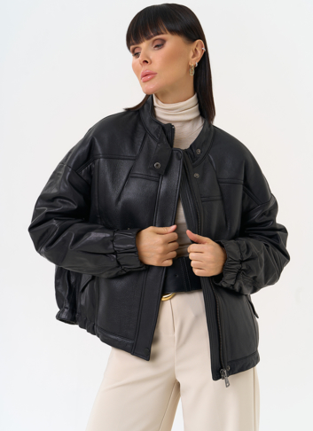 Женский пуховик из натуральной кожи черного цвета