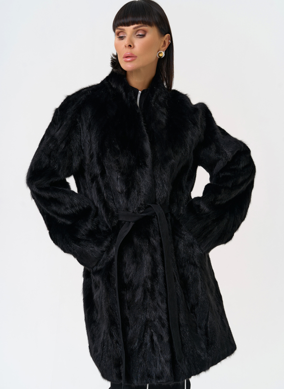 Женская шуба из меха норки в черном цвете