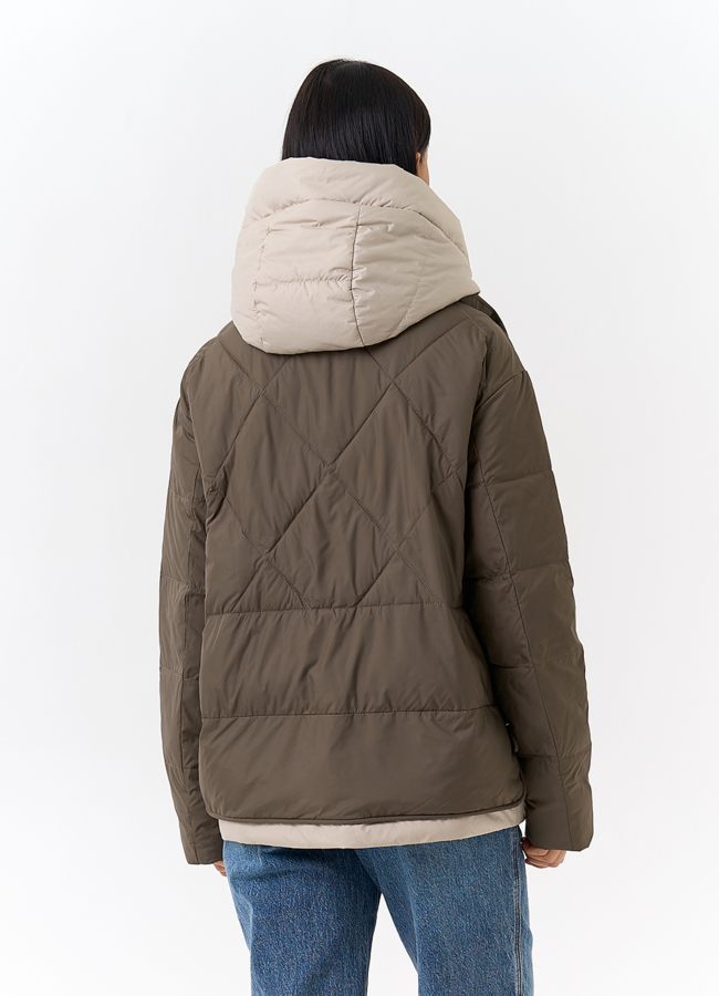 фото Женская куртка с контрастным капюшоном модель № 32509