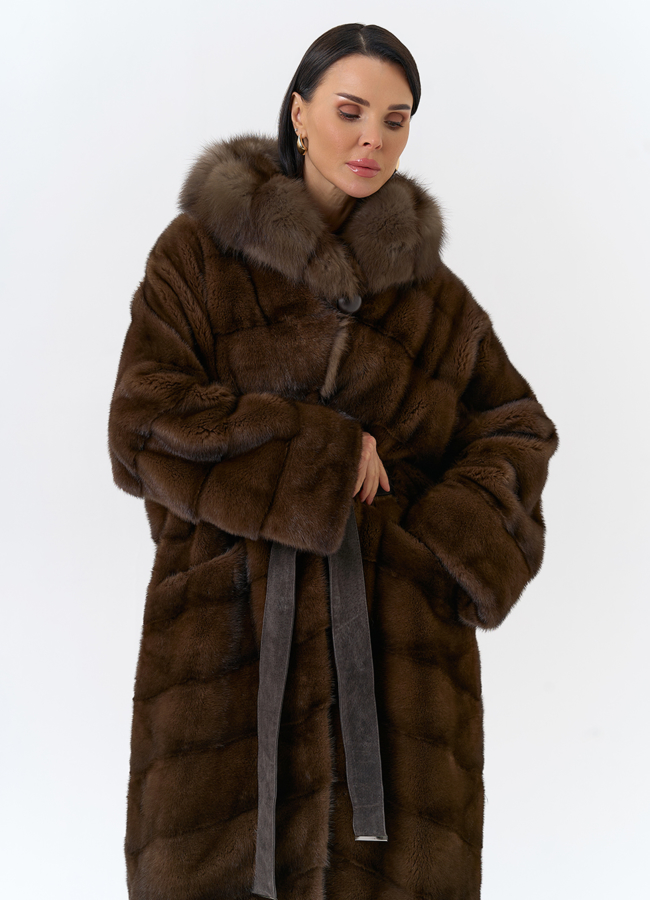 Шуба из меха норки с капюшоном из меха куницы модель № 31965 универмаг малина