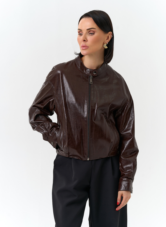 Женская короткая куртка из натуральной кожи