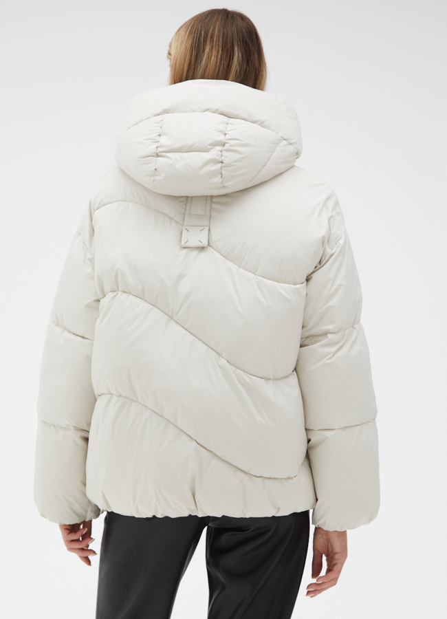 фото Женский светлый пуховик с капюшоном модель № 31130
