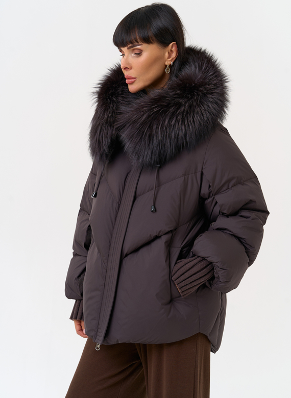 Женский пуховик с капюшоном из меха чернобурки