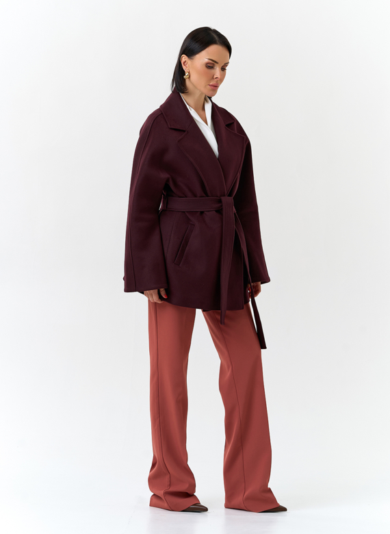 Женское укороченное пальто с английским воротником