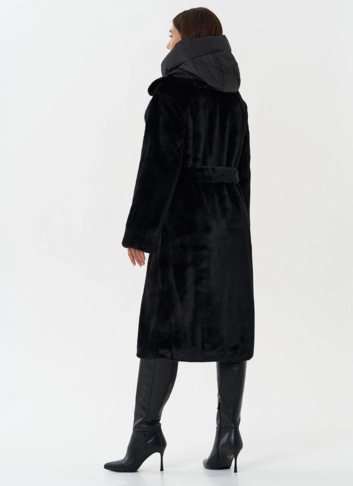 Женское пальто из экомеха с капюшоном